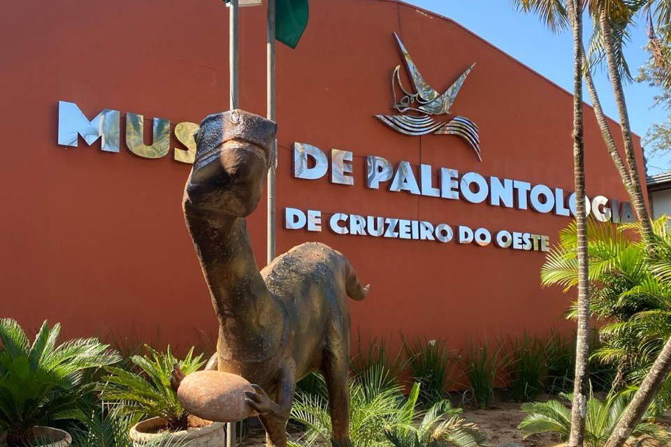 Município recebe título de "Vale Nacional dos Dinossauros" e mostra potencial do Paraná no turismo científico