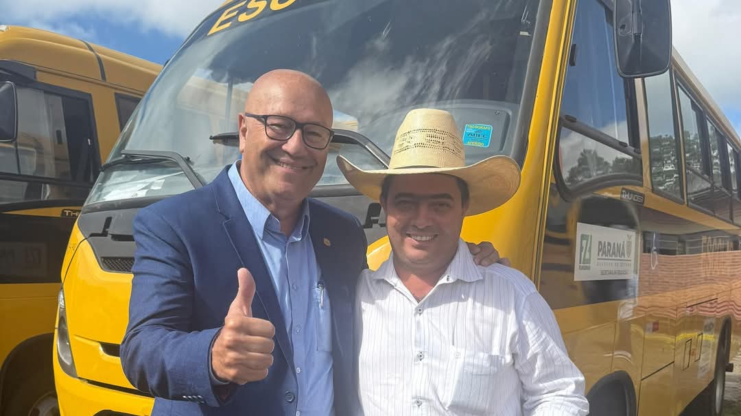 Em parceria com deputados, Governo começa entrega de 209 novos ônibus para a e DOIS vem para Tapejara.