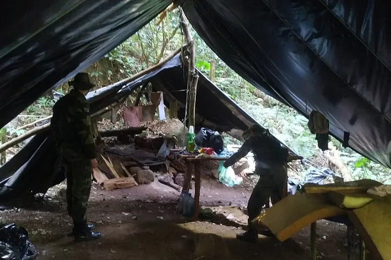 IAT e Força Verde desmobilizam acampamento de caçadores